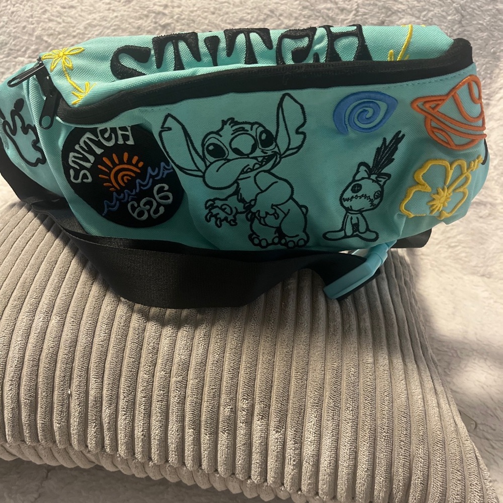 2024 DISNEY PARKS LILO AND STITCH & SCRUMP BELT BAG FANNY PACK Nwot